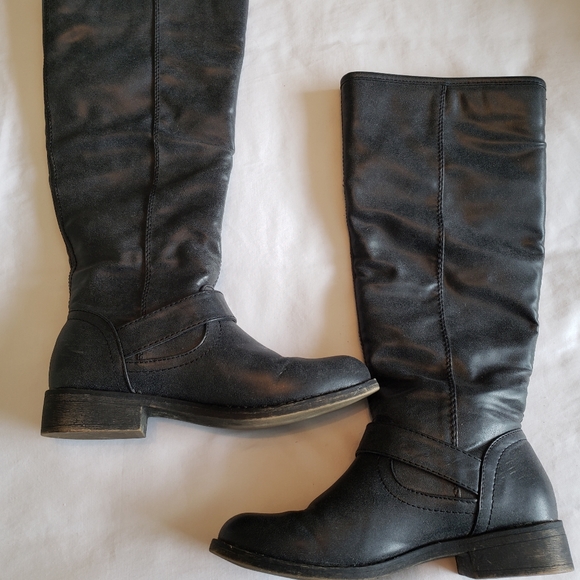 Madden Girl Cooperrr Boots, Dark Gray With Blue Zipper Accents, Size 6 - Picture 2 of 5